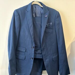 Elegant Men's Blue Suit